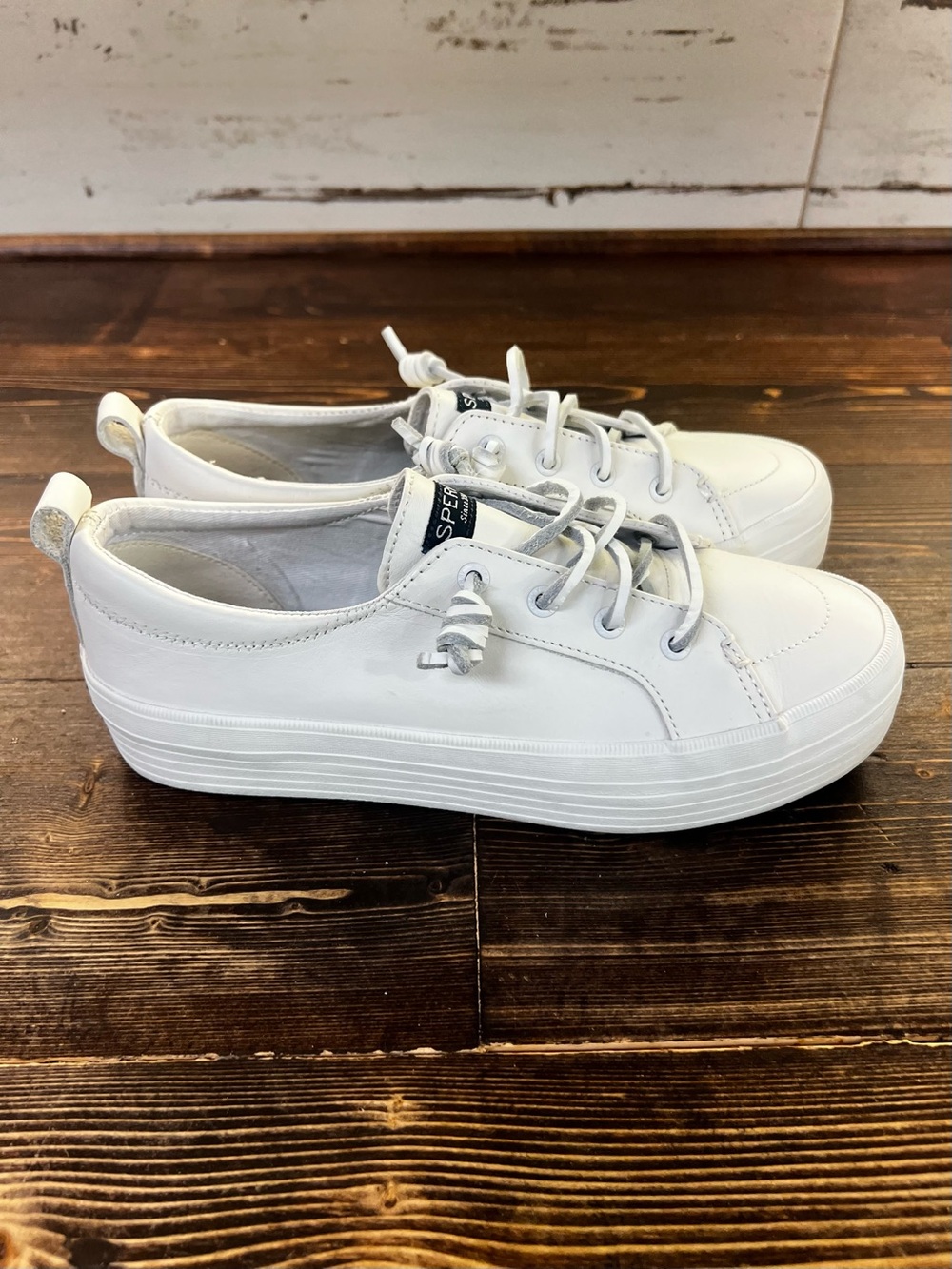 Sperry • Women's Crest Vibe Platform Leather Sneakers • White • Size 7.5